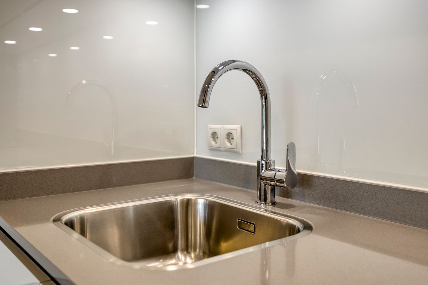 Photo 10 of Stratumsedijk 22-K