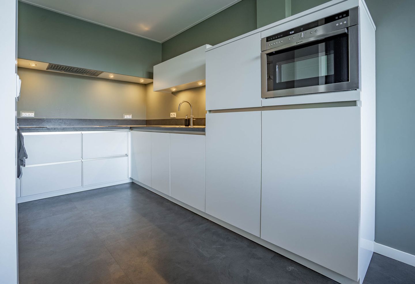 Photo 14 of Vicarieweg 40