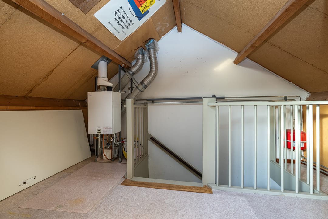 Spacious Starter Home with Potential in Sommelsdijk — 15