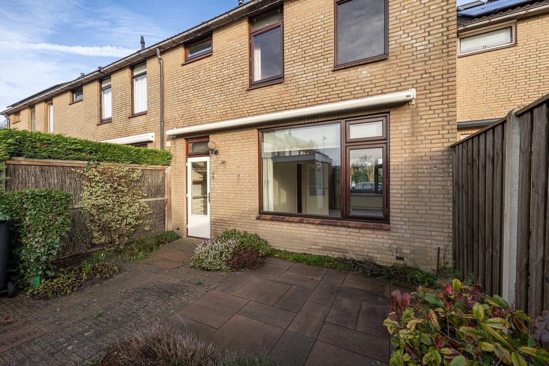 Spacious Starter Home with Potential in Sommelsdijk — 21