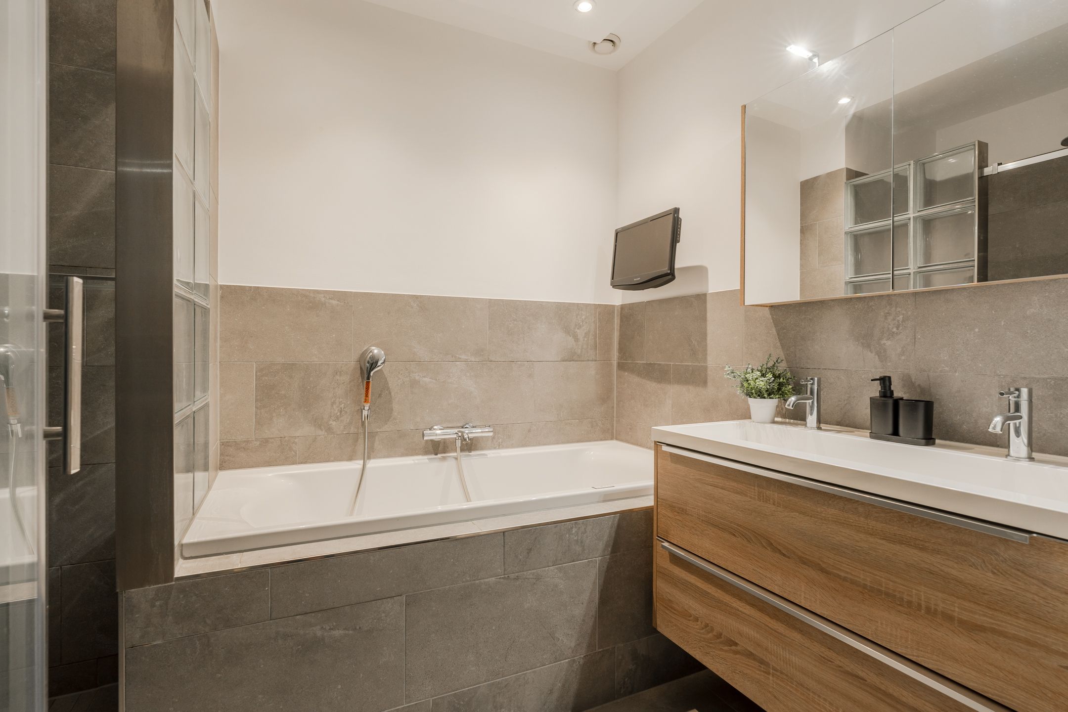 Photo 6 of Ottho Heldringstraat 27-R