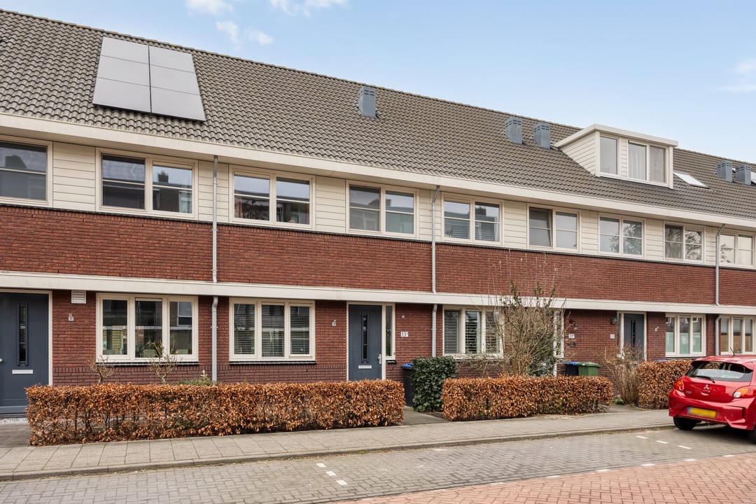 Photo 2 of Van Staverenstraat 33-A