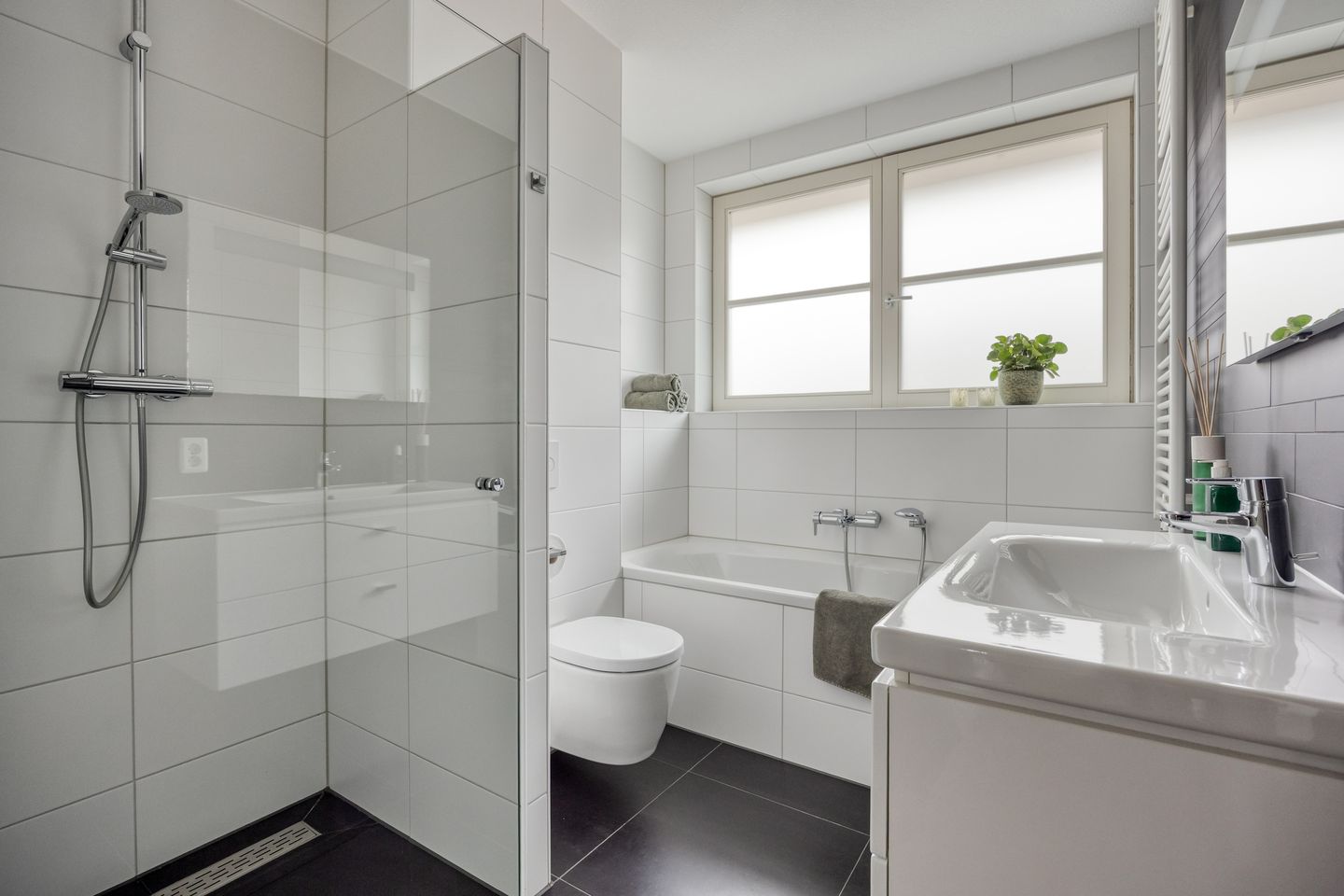 Photo 25 of Van Staverenstraat 33-A