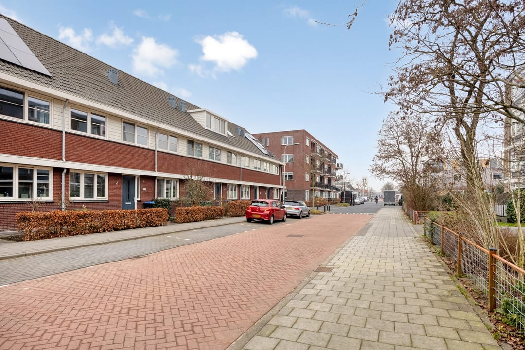 Photo 31 of Van Staverenstraat 33-A