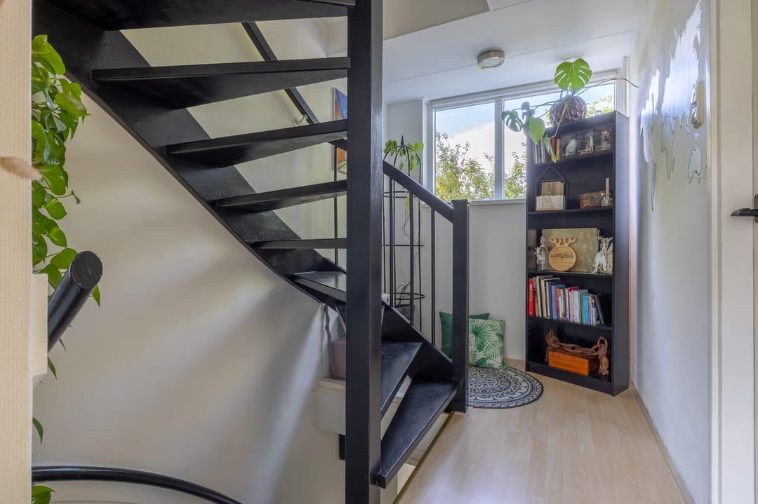 Charming terraced house on private land near the train station — 16