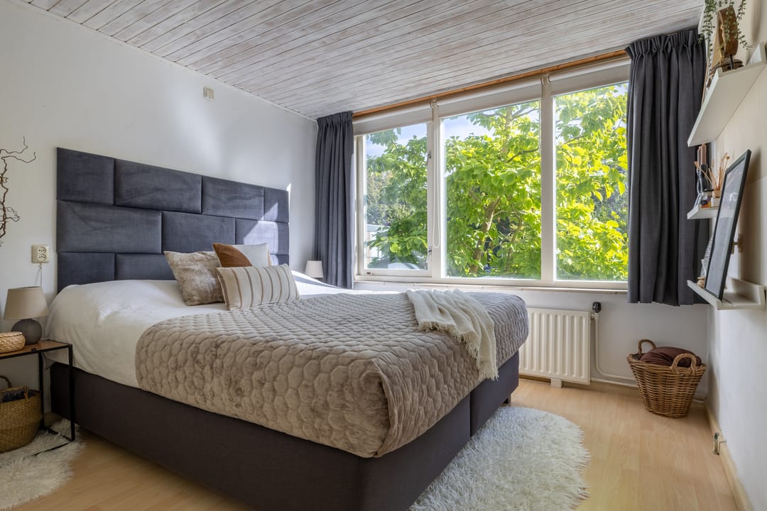 Charming terraced house on private land near the train station — 17