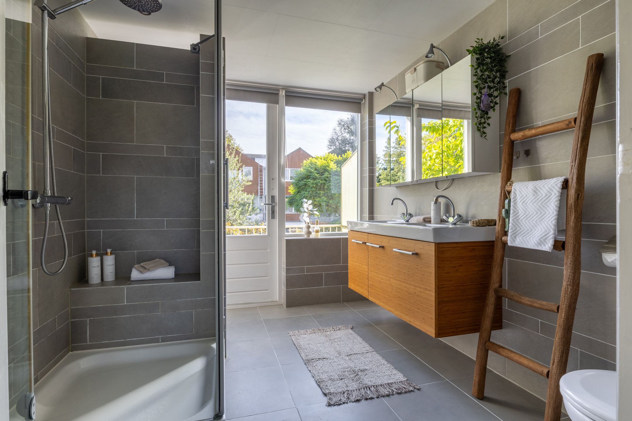 Charming terraced house on private land near the train station — 21
