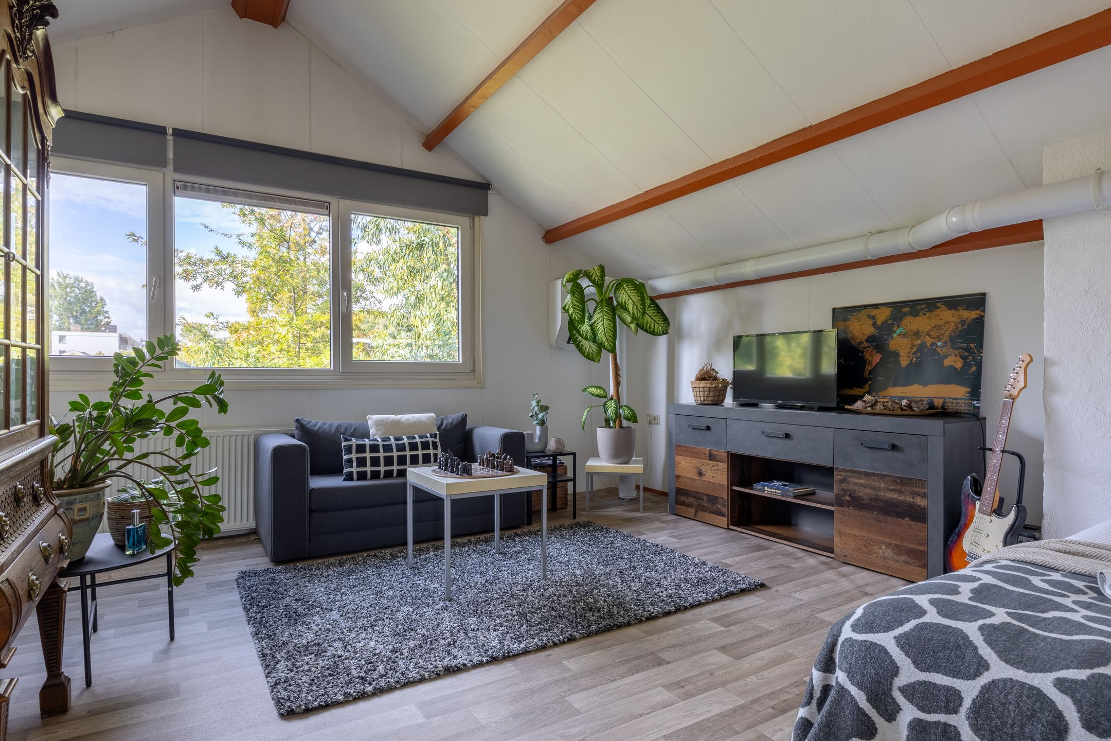 Charming terraced house on private land near the train station — 24