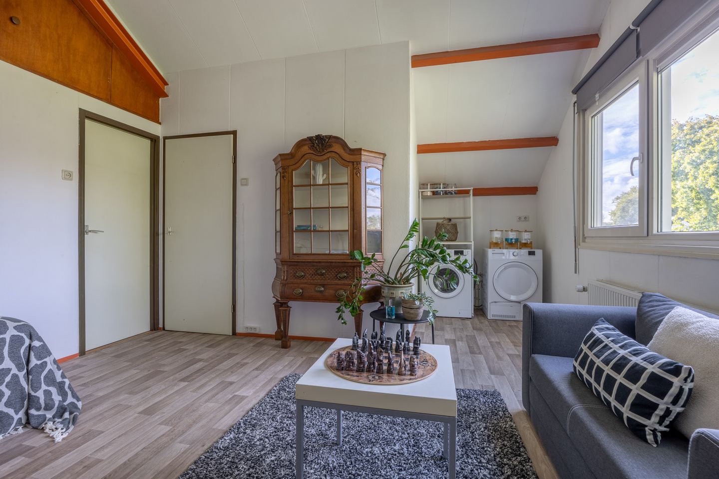 Charming terraced house on private land near the train station — 25