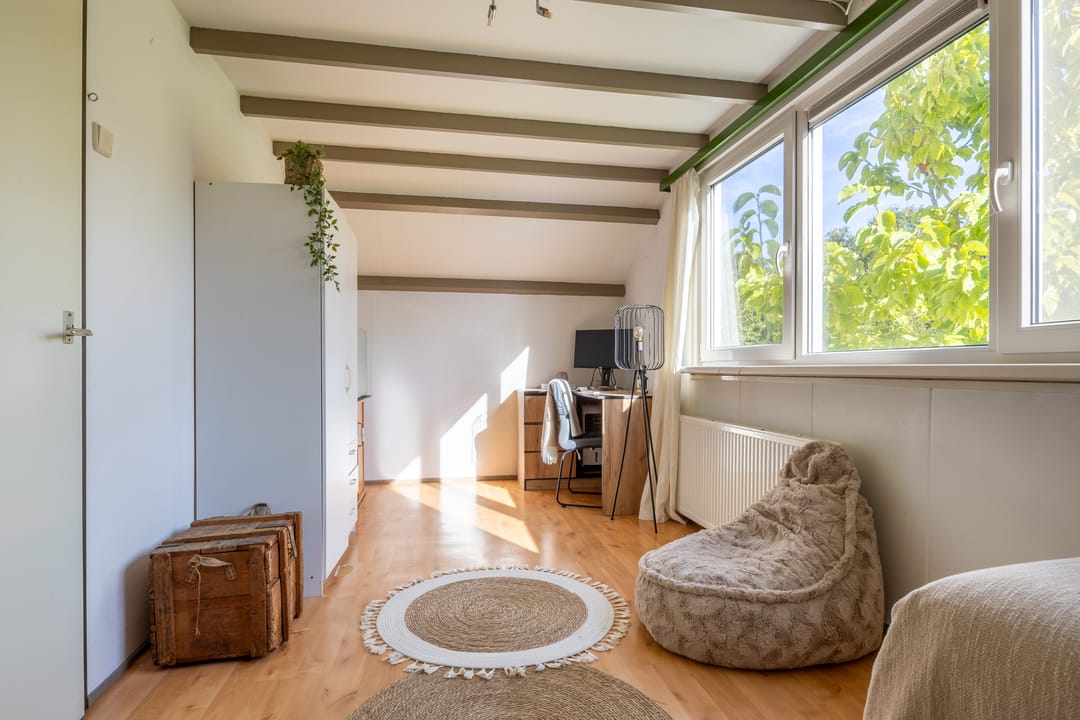 Charming terraced house on private land near the train station — 28