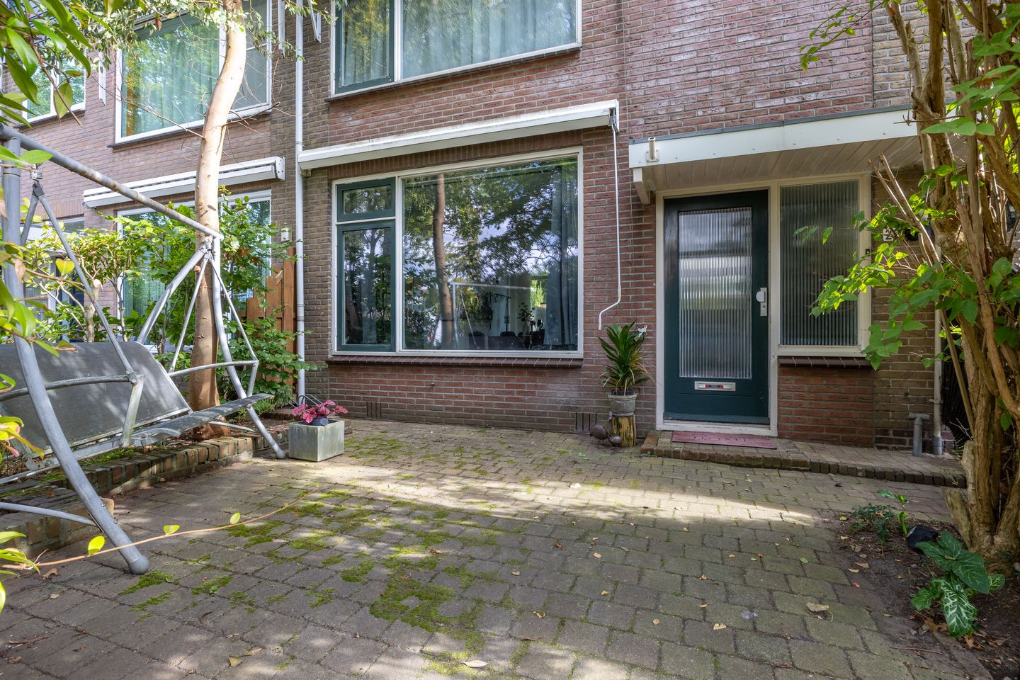 Charming terraced house on private land near the train station — 29