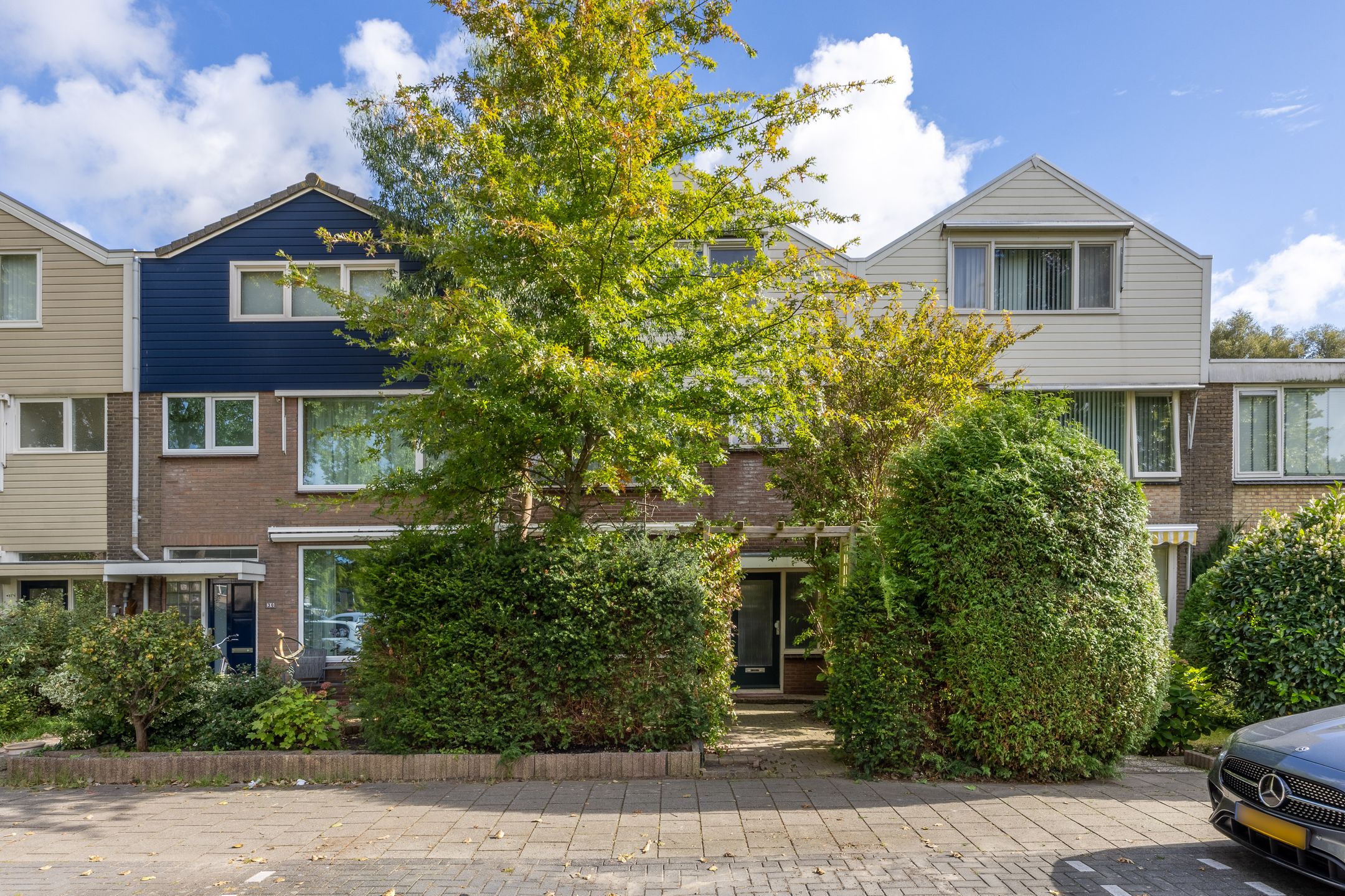 Charming terraced house on private land near the train station — 30