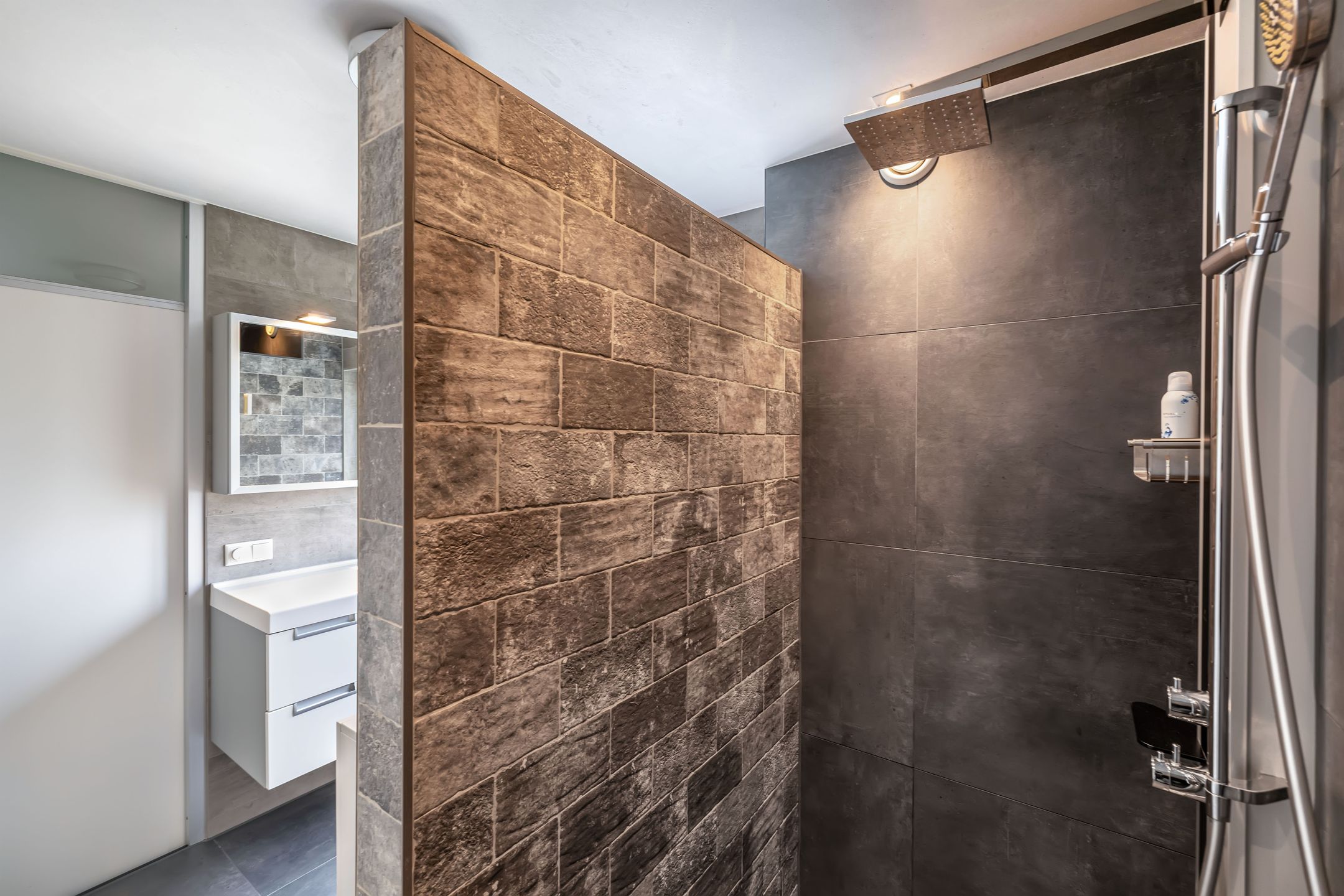 Photo 24 of Swalmstraat 9