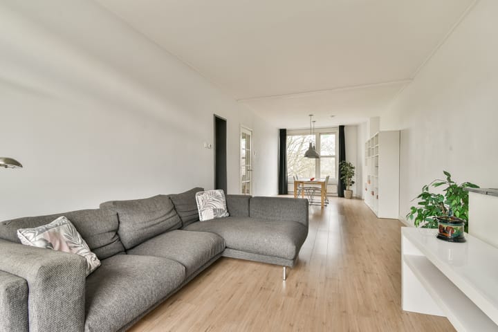 Photo 3 of Vredenoordlaan 62-C