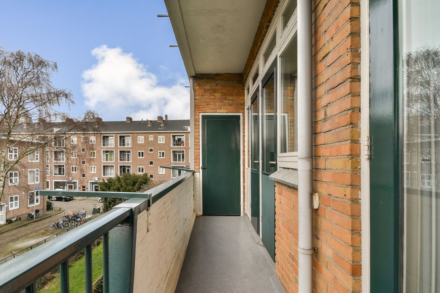 Bright Apartment with Sunny South-Facing Balcony in Kralingen — 19