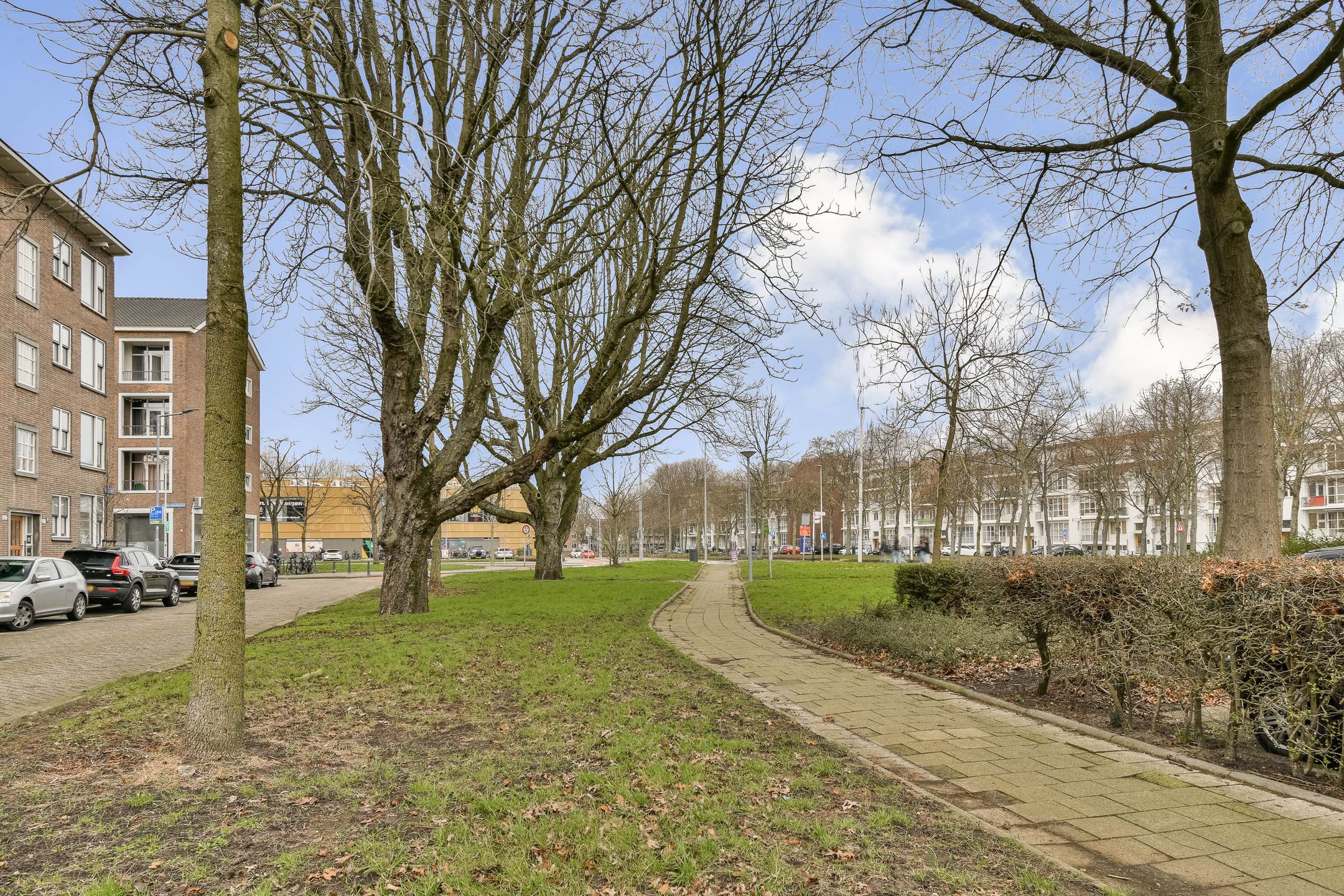 Bright Apartment with Sunny South-Facing Balcony in Kralingen — 21