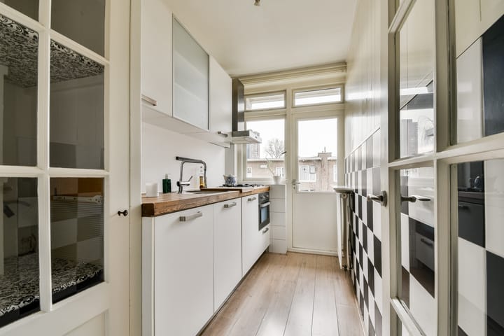 Photo 4 of Vredenoordlaan 62-C