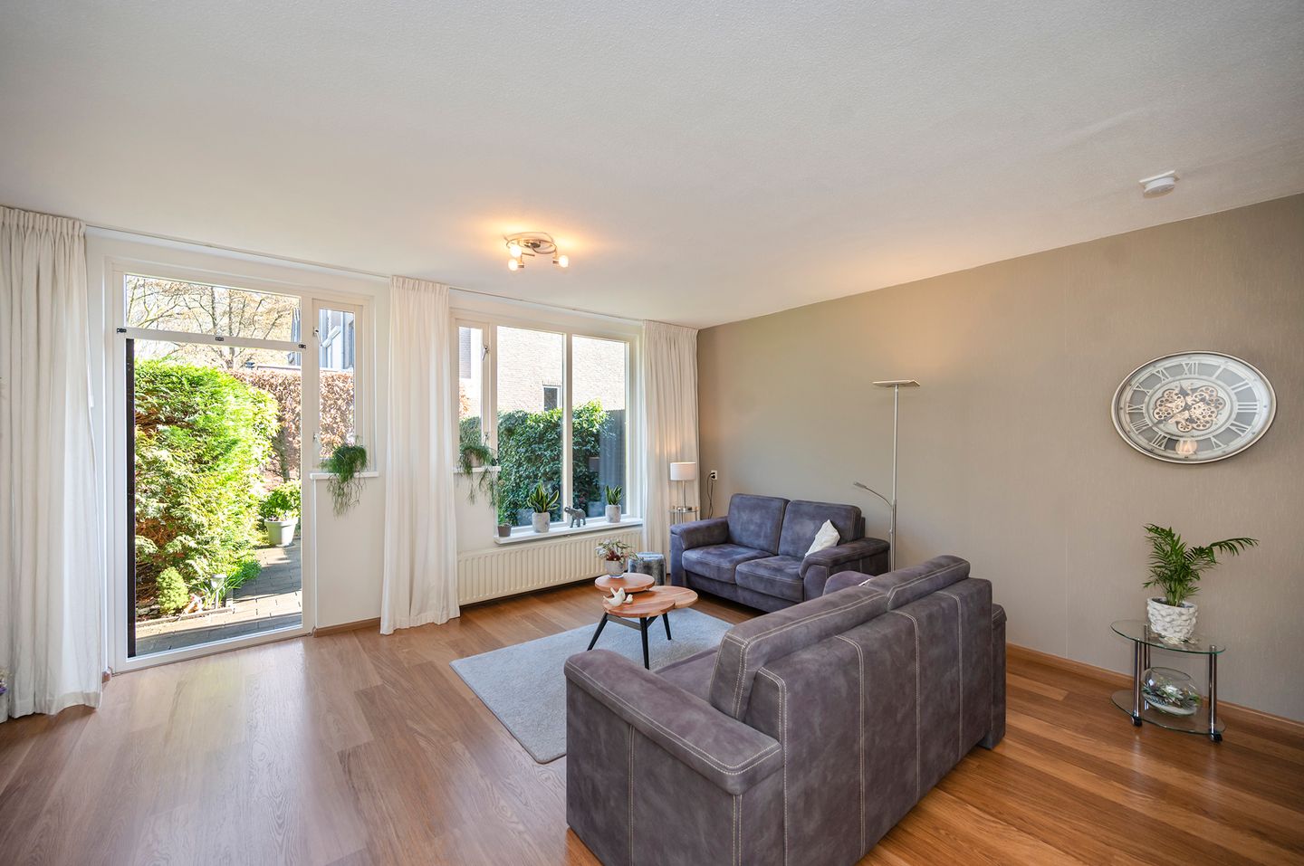 Photo 10 of Koraalzwam 93