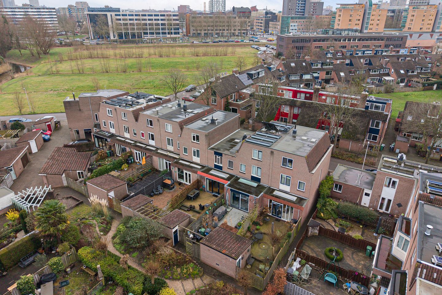 Royale Eengezinswoning in Zoetermeer met lichtstraat en grote ruimte — 31