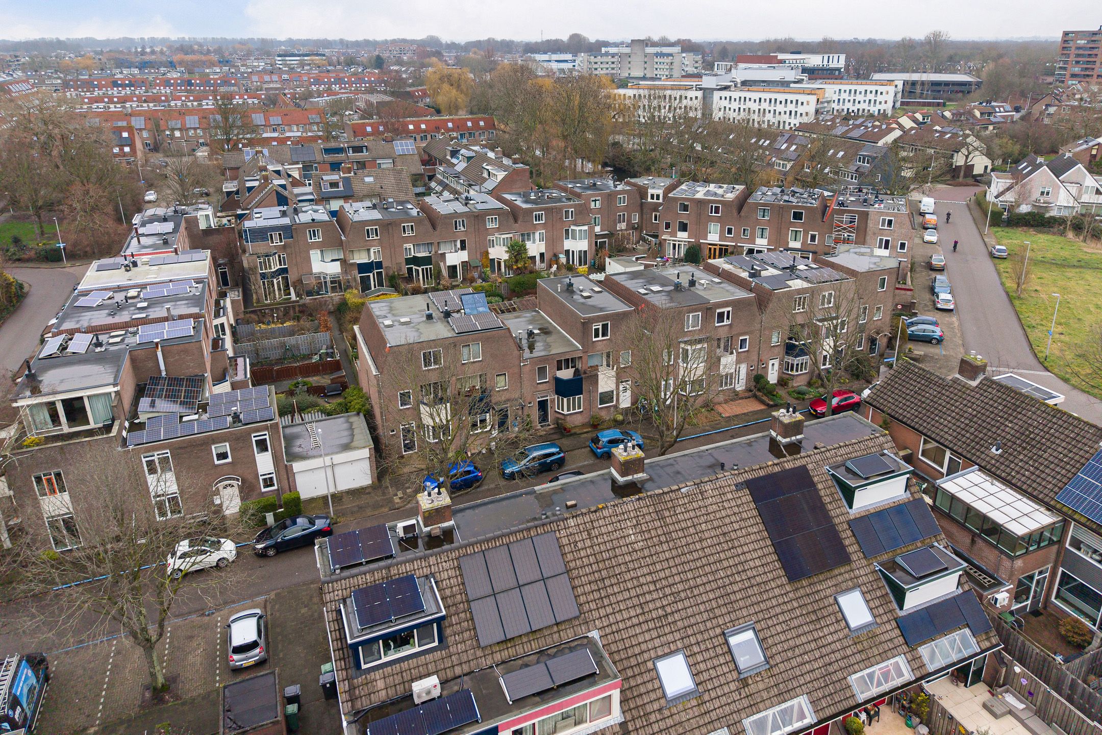 Royale Eengezinswoning in Zoetermeer met lichtstraat en grote ruimte — 32