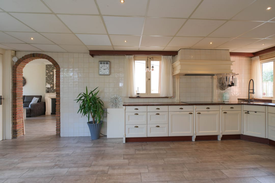 Characteristic Semi-Detached Family Home with Spacious Garden and Water View in Almelo — 11