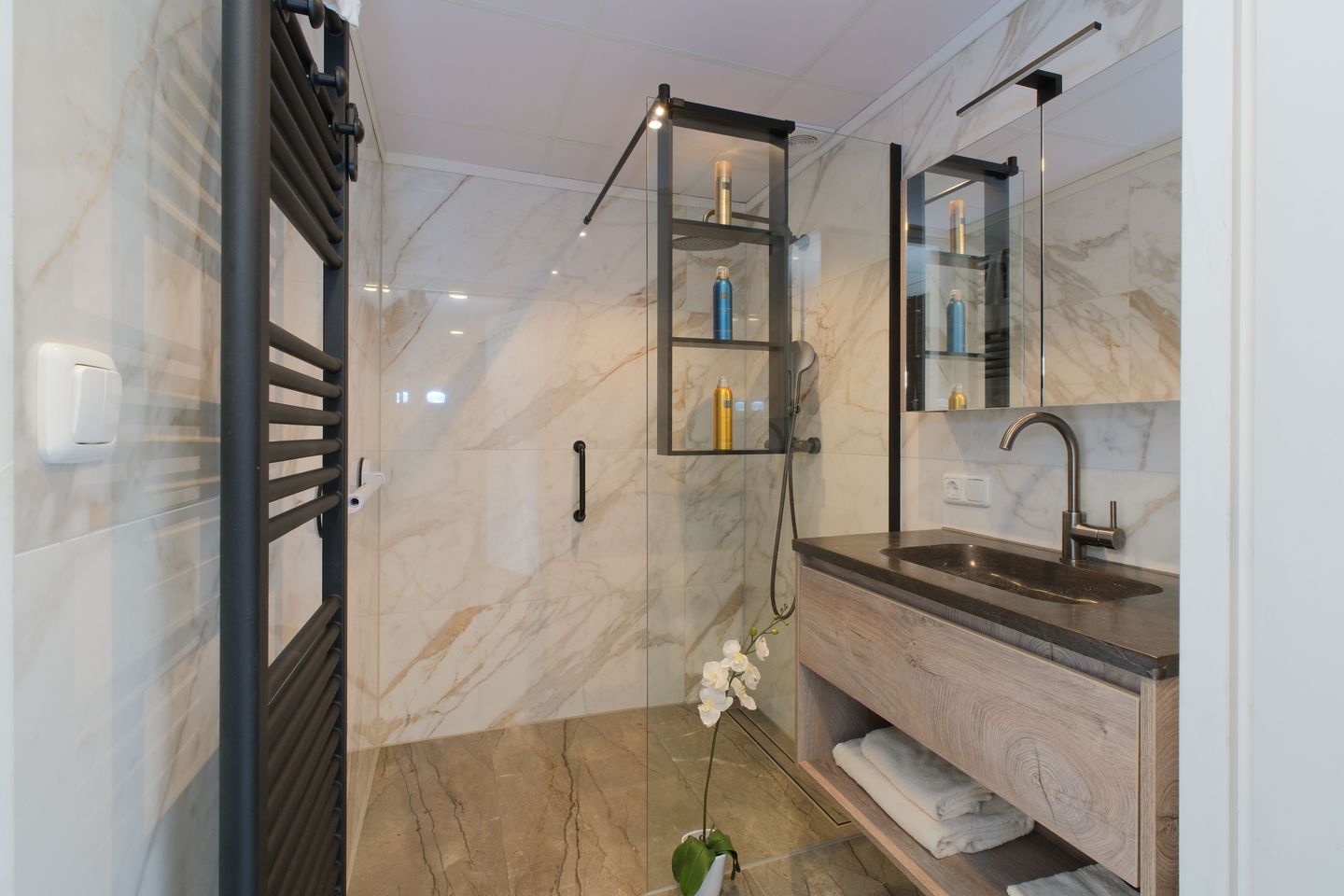 Characteristic Semi-Detached Family Home with Spacious Garden and Water View in Almelo — 14