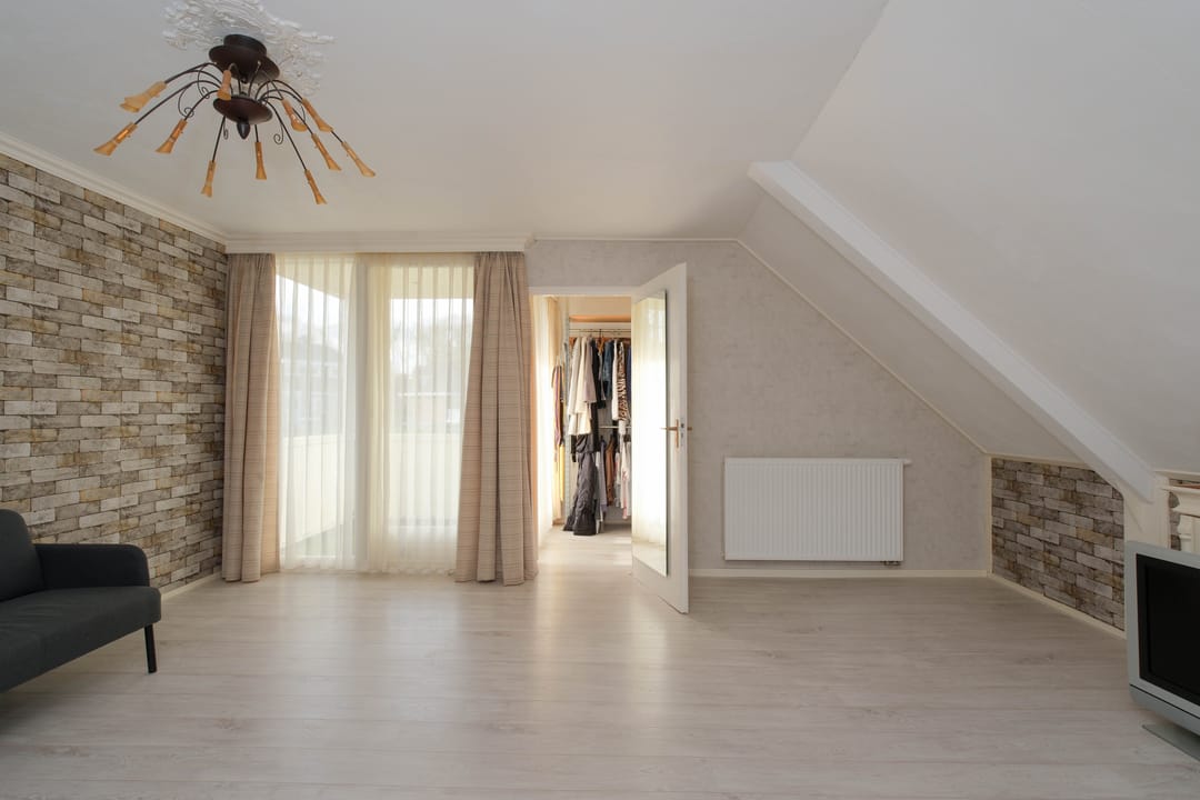 Characteristic Semi-Detached Family Home with Spacious Garden and Water View in Almelo — 16