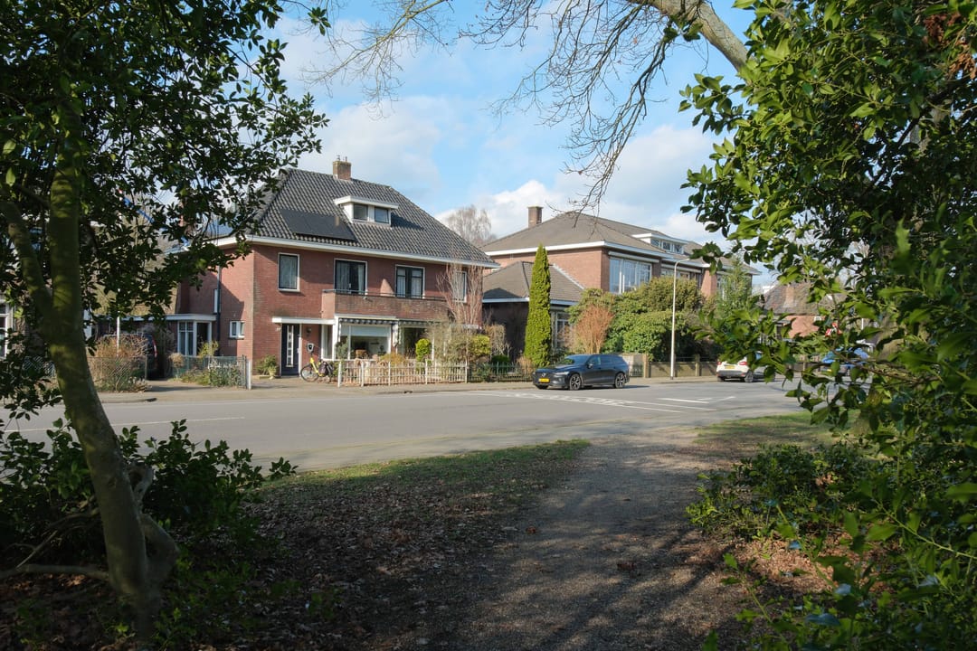 Characteristic Semi-Detached Family Home with Spacious Garden and Water View in Almelo — 32