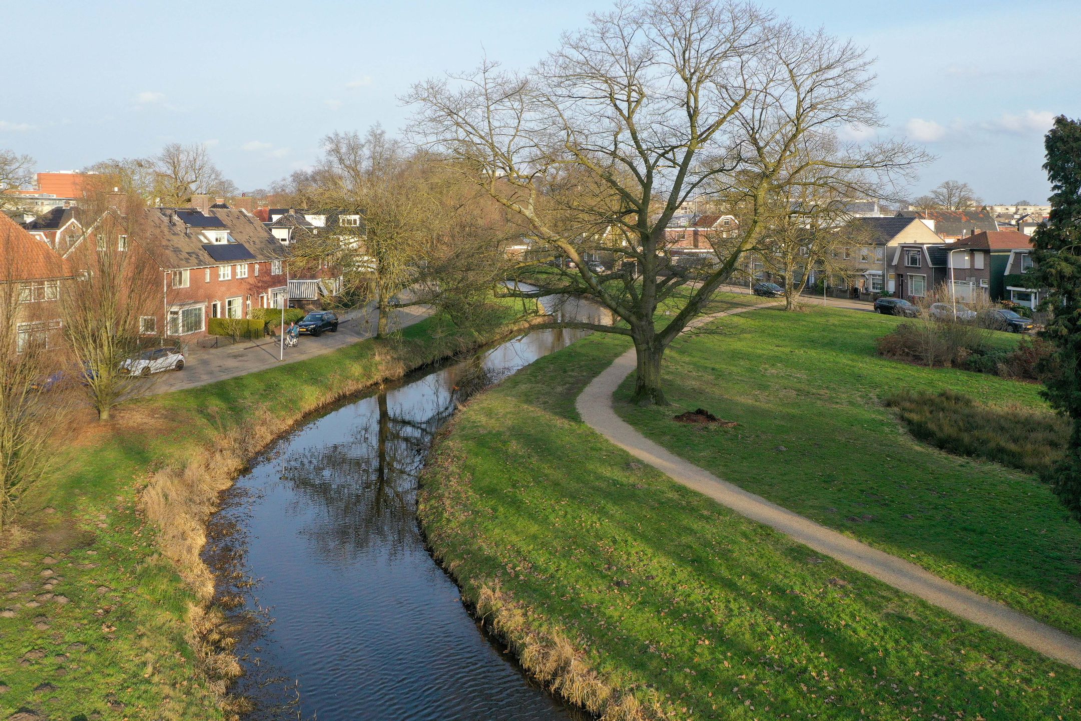 Characteristic Semi-Detached Family Home with Spacious Garden and Water View in Almelo — 36