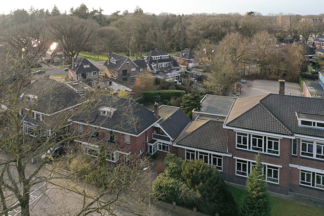 Characteristic Semi-Detached Family Home with Spacious Garden and Water View in Almelo — 37