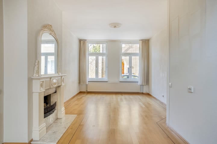 Photo 2 of Voogdijstraat 28