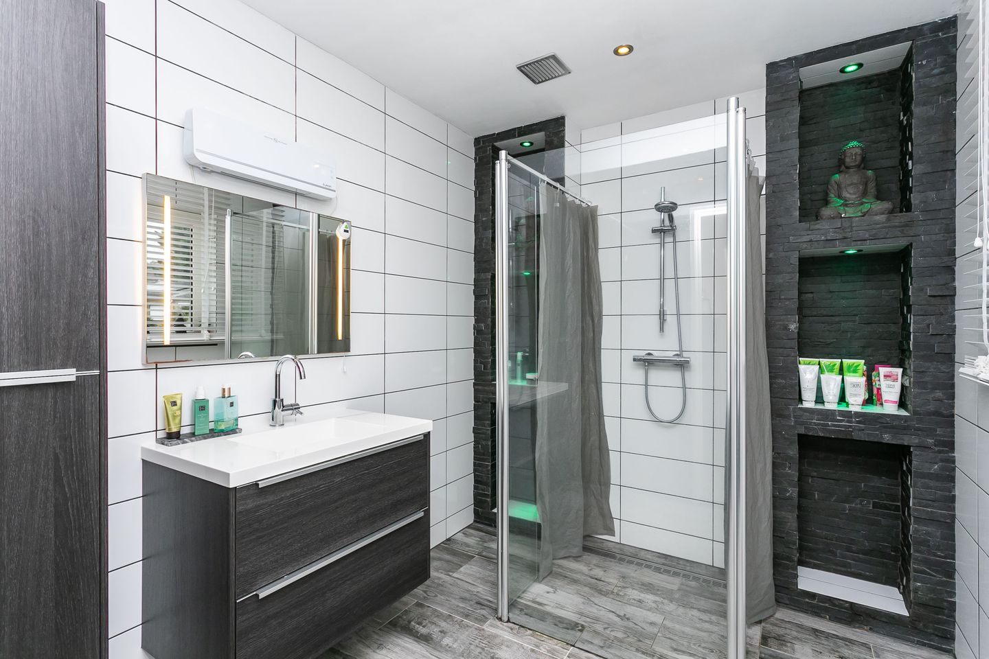 Photo 14 of Deken Lendersstraat 21