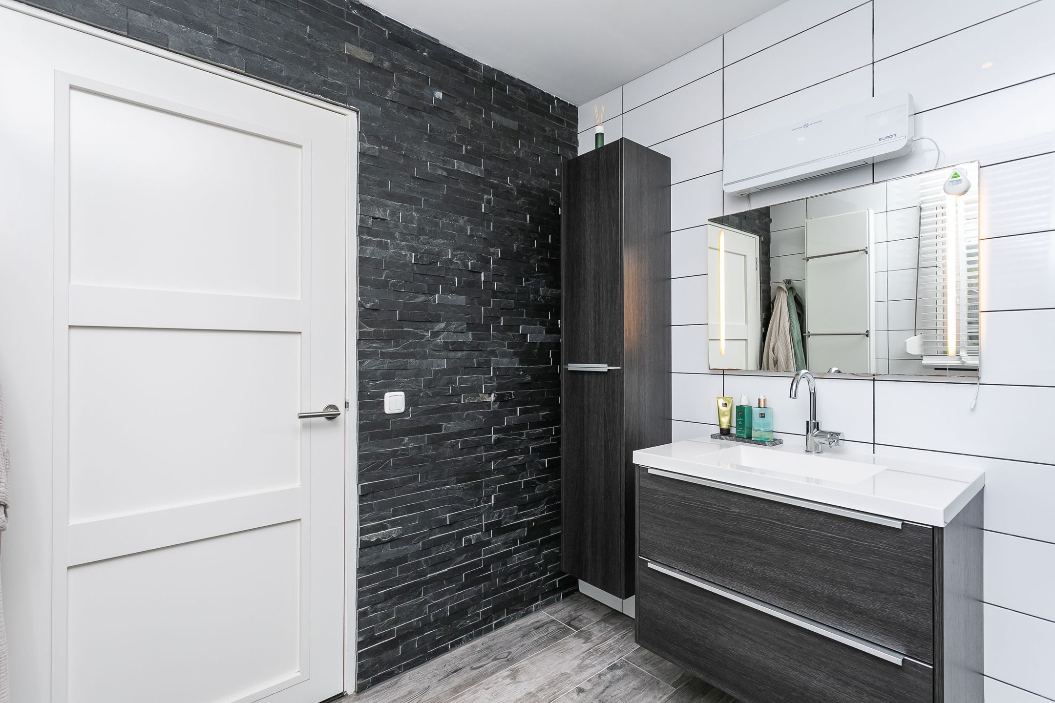 Photo 15 of Deken Lendersstraat 21