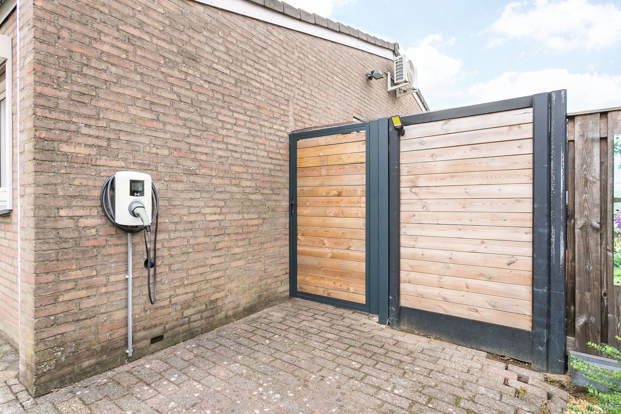 Photo 33 of Deken Lendersstraat 21