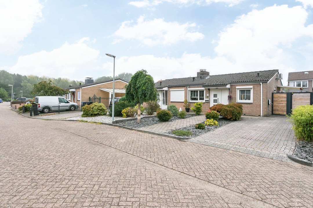 Photo 37 of Deken Lendersstraat 21