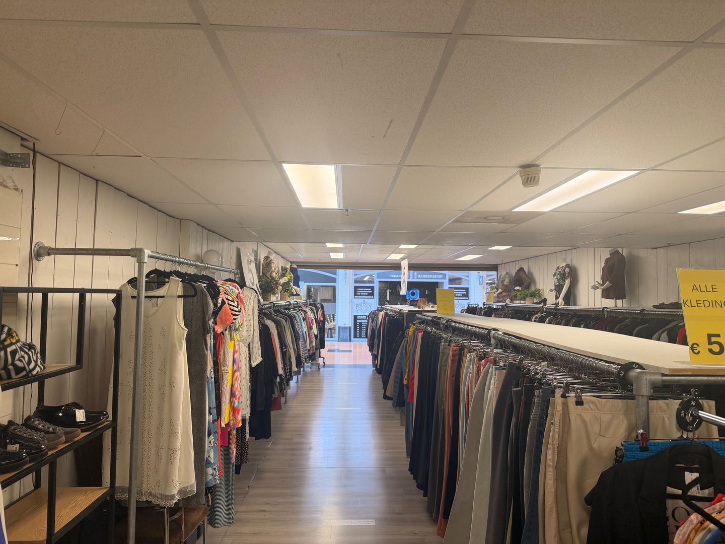 View photo 3 of Winkelcentrum 40