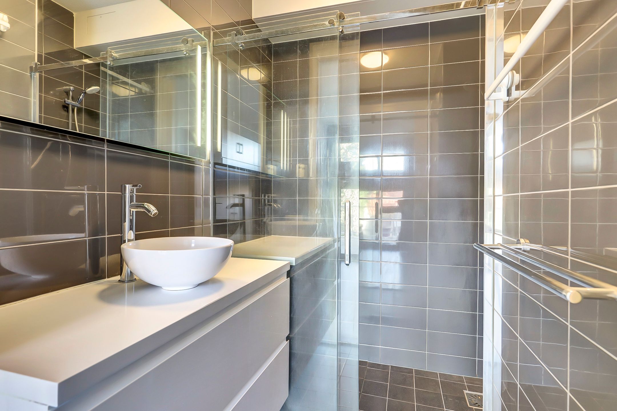 Energy efficient corner apartment on a vibrant location with parking — 22