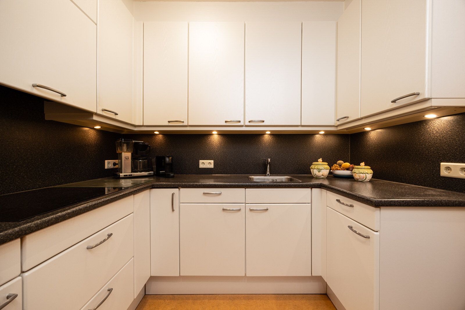 Photo 12 of Pettelaarseweg 243-D