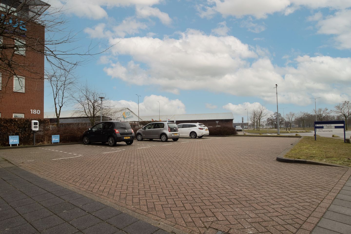 Bekijk foto 2 van Venrayseweg 180