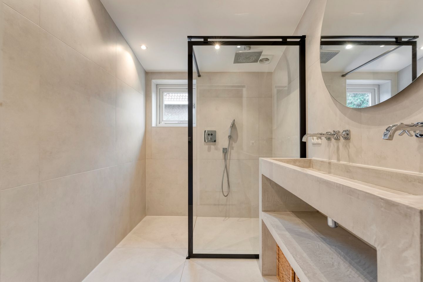 Photo 35 of Willebrandt van Oldenburgstraat 5-A