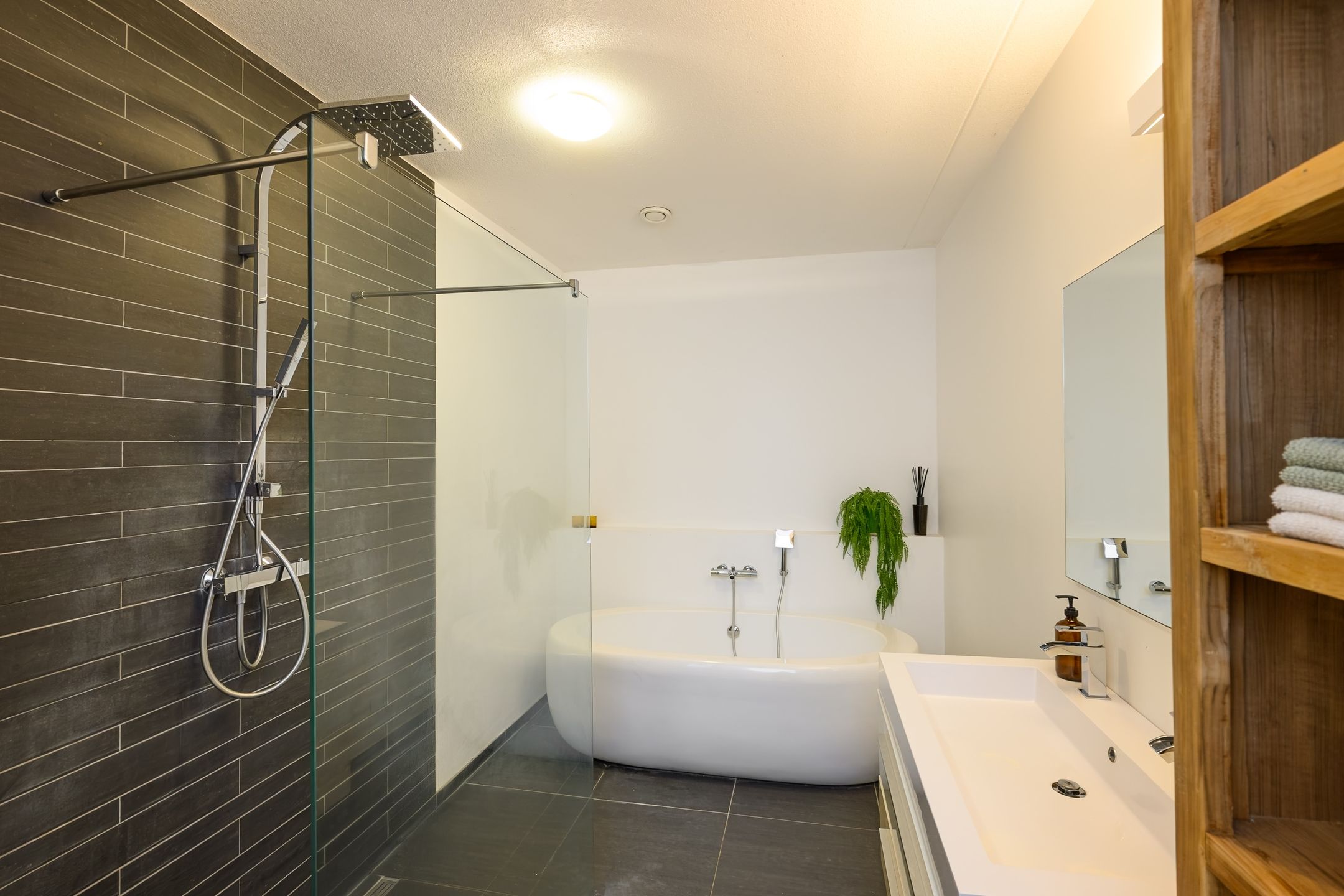 Luxurious 104m² Apartment with South-Facing Balcony in Almere Europakwartier — 14