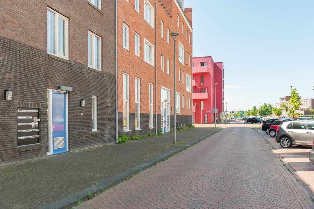 Luxurious 104m² Apartment with South-Facing Balcony in Almere Europakwartier — 20