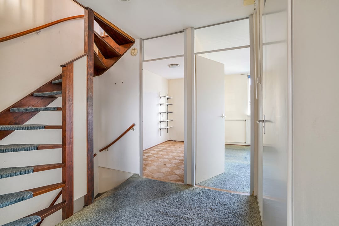 Family Corner House with Backyard and Private Driveway in Voorburg — 12