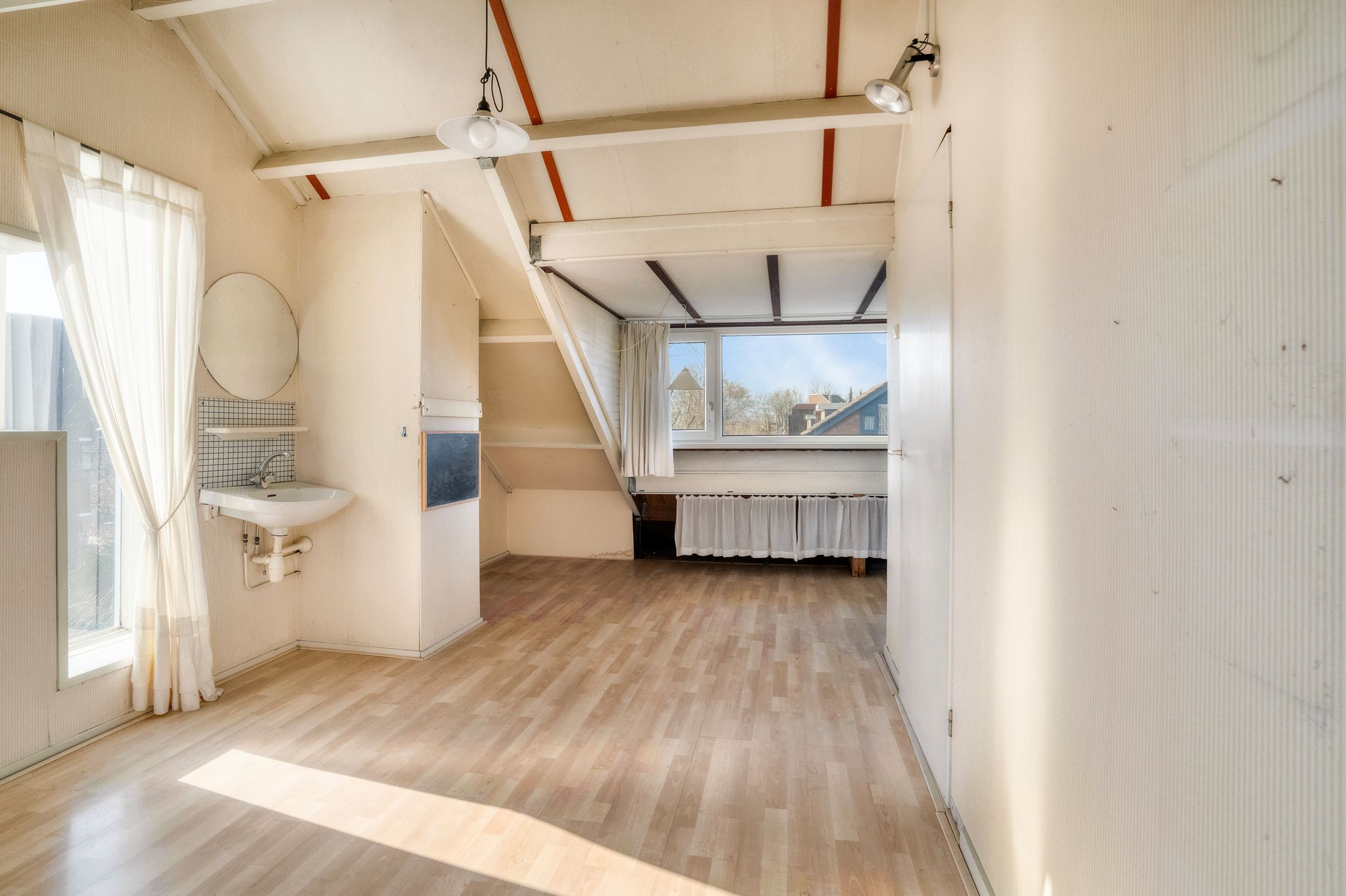Family Corner House with Backyard and Private Driveway in Voorburg — 26
