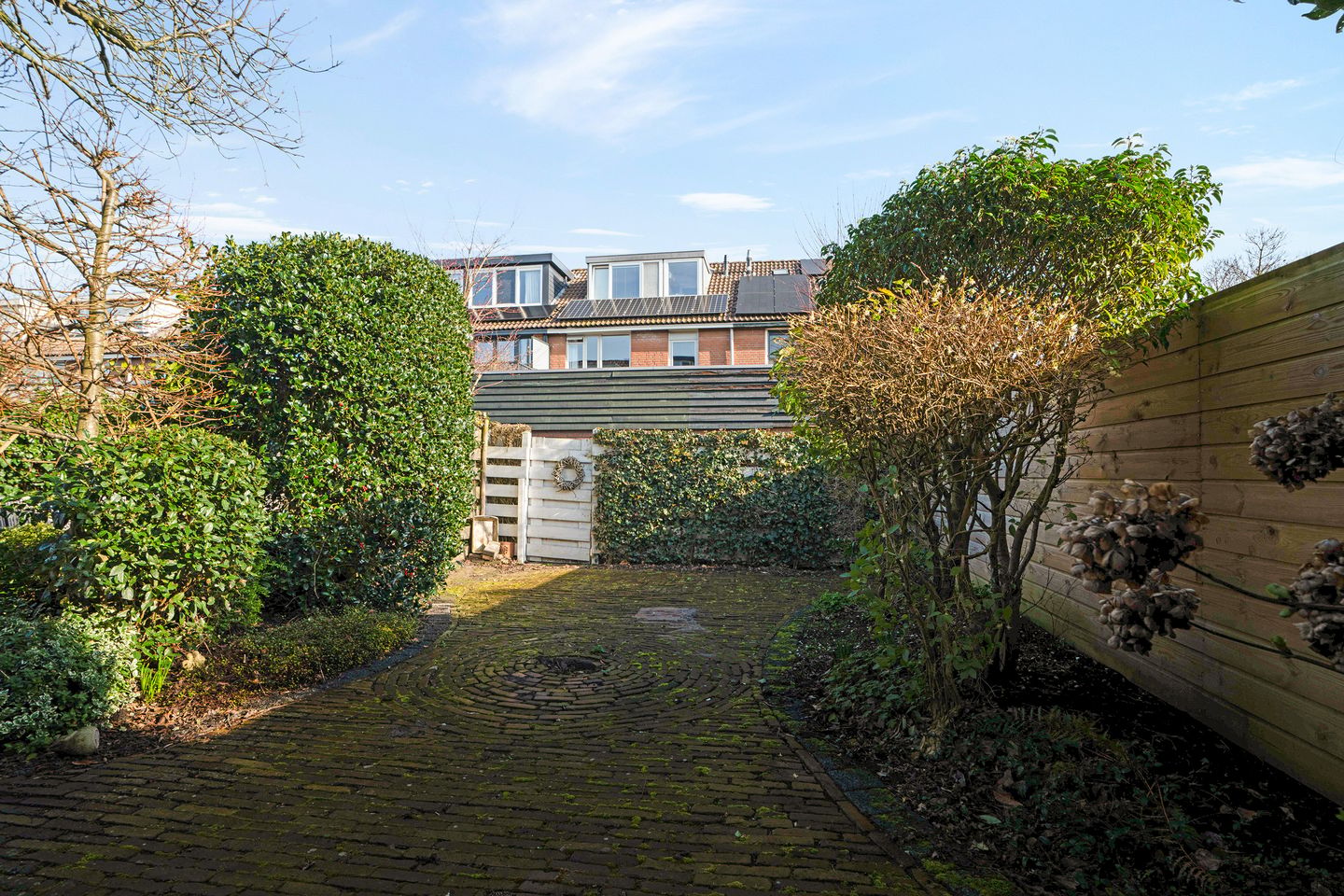 Family Corner House with Backyard and Private Driveway in Voorburg — 27