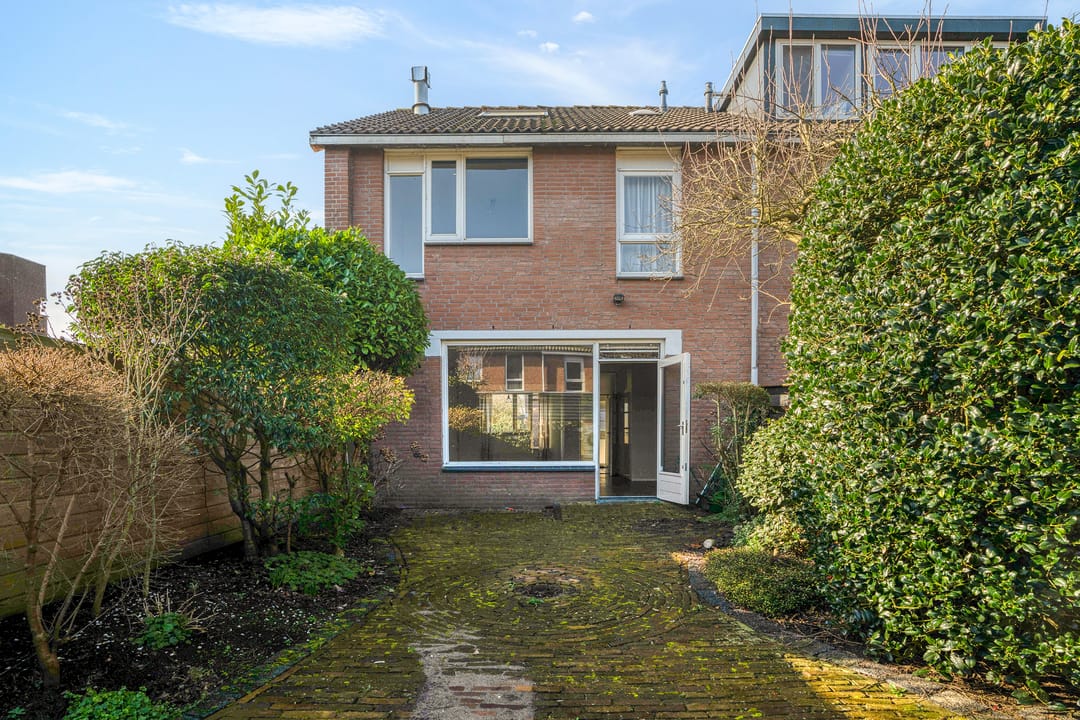 Family Corner House with Backyard and Private Driveway in Voorburg — 30