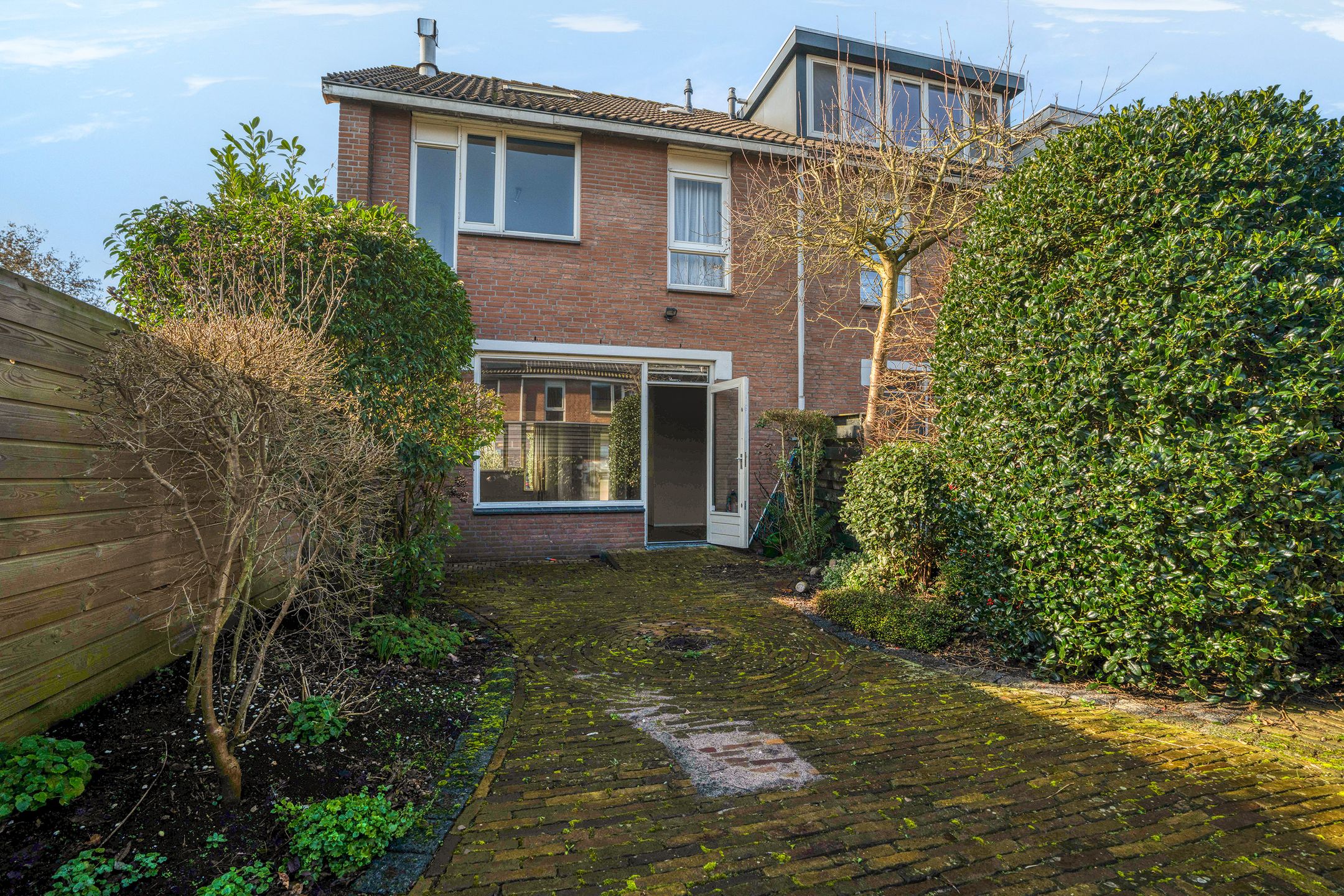 Family Corner House with Backyard and Private Driveway in Voorburg — 28