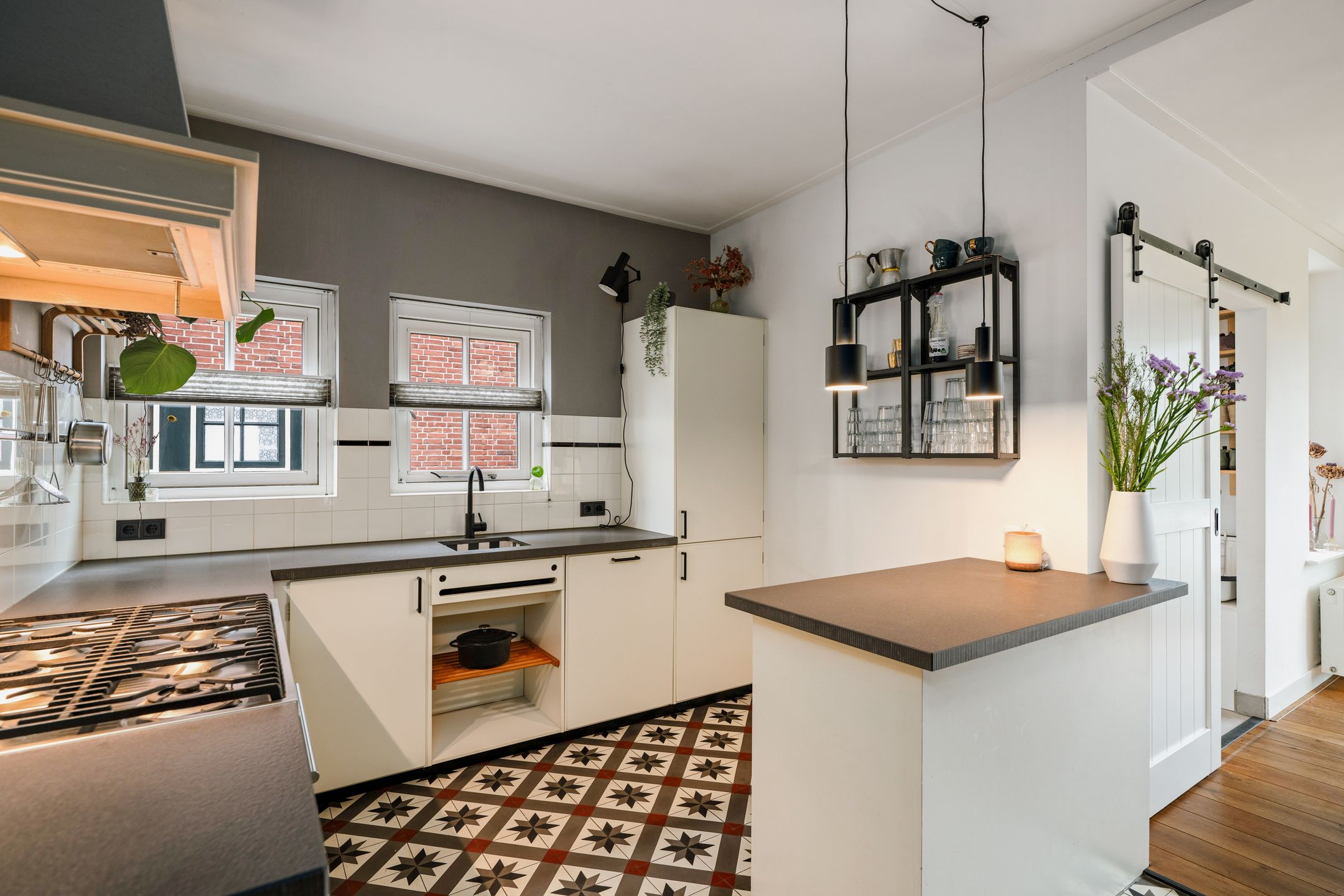 Photo 15 of Tjoenerstraat 13