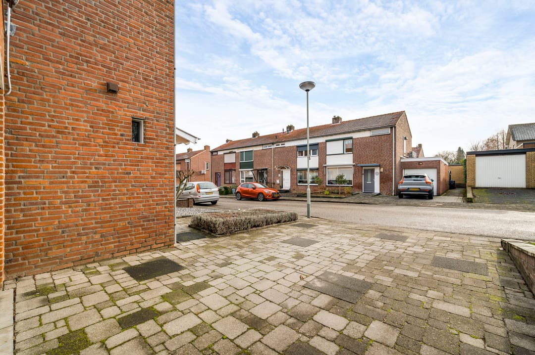 Photo 37 of Genkstraat 3