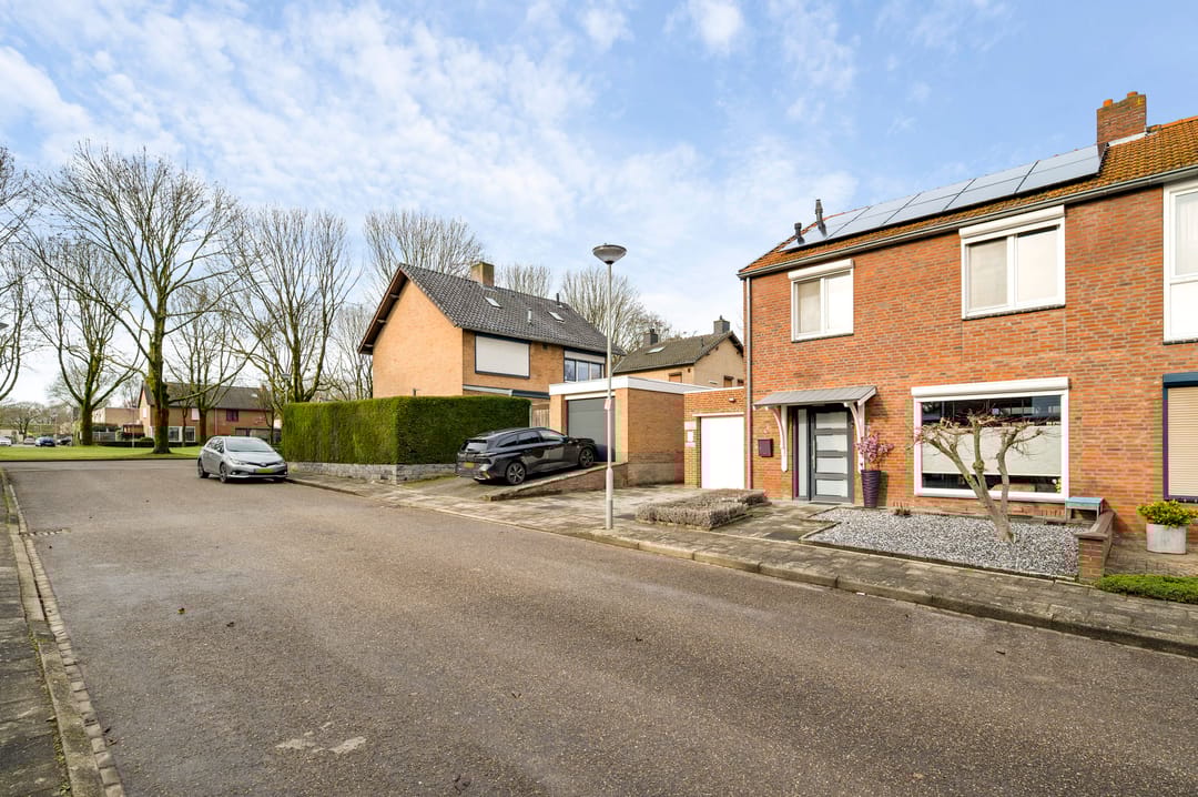 Photo 46 of Genkstraat 3